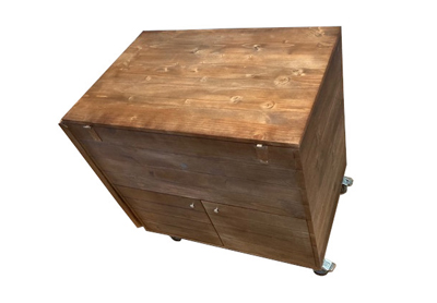 Verkaufstheke Display Talent mit ausklappbaren Arbeitsflächen, Regalen, Dach Retrodesign dunkel lasiert